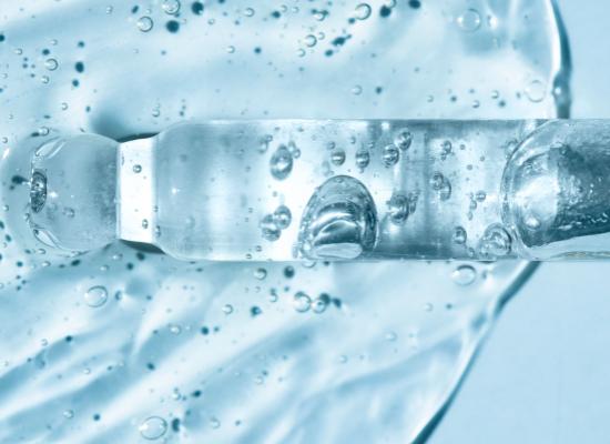 Hoe kun je hyaluronzuur opnemen in je schoonheidsroutine?